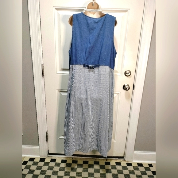Original TY Wear Chic Button-Down Denim Midi Dress - Picture 4 of 5